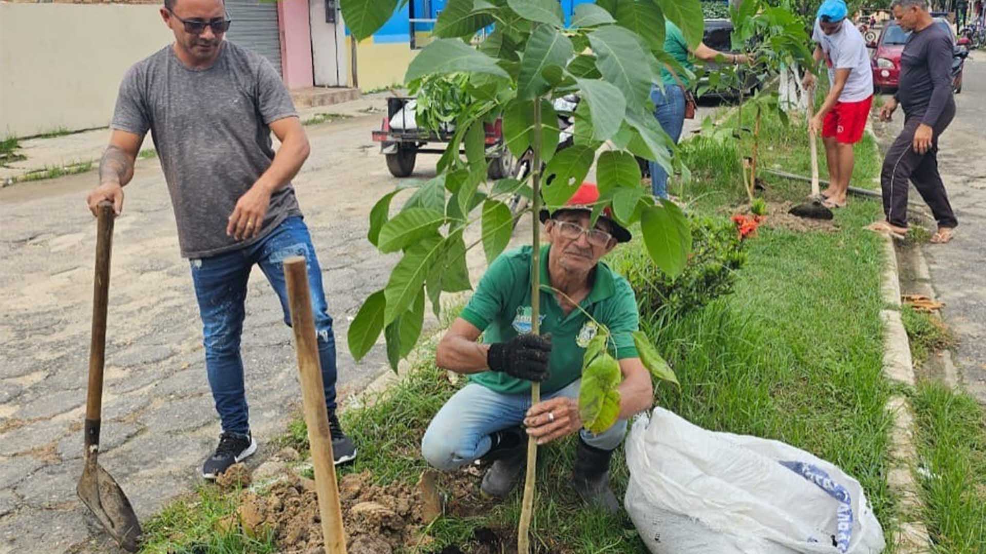 Avança calçamento na Evaristo de Mendonça