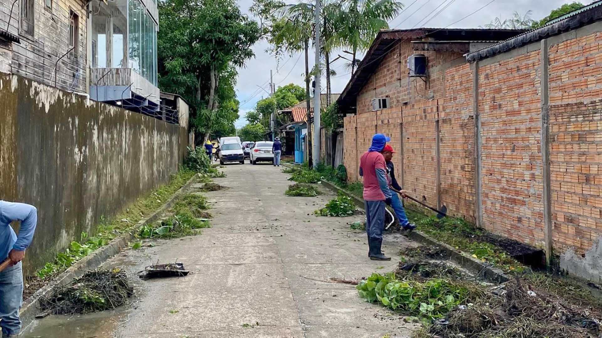 Mutirão de limpeza na Alfredo Barbosa
